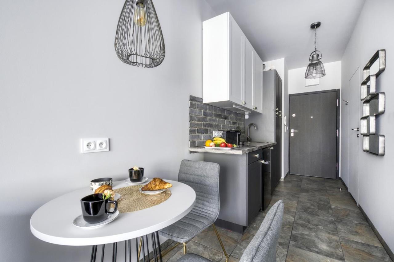 Stylowe Studio Krzemieniecka, Metro Slodowiec, Free Parking By Cosmo Spirit Warsaw Ngoại thất bức ảnh