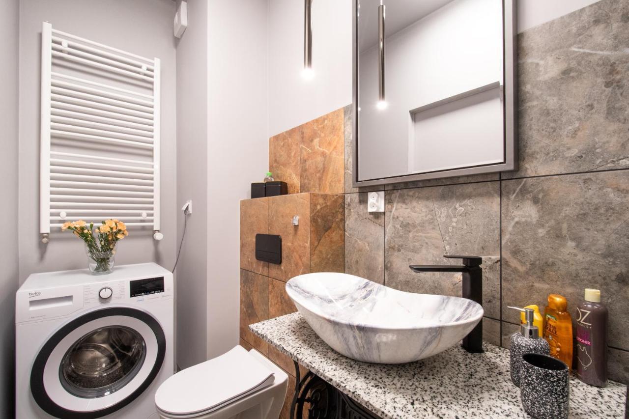 Stylowe Studio Krzemieniecka, Metro Slodowiec, Free Parking By Cosmo Spirit Warsaw Ngoại thất bức ảnh