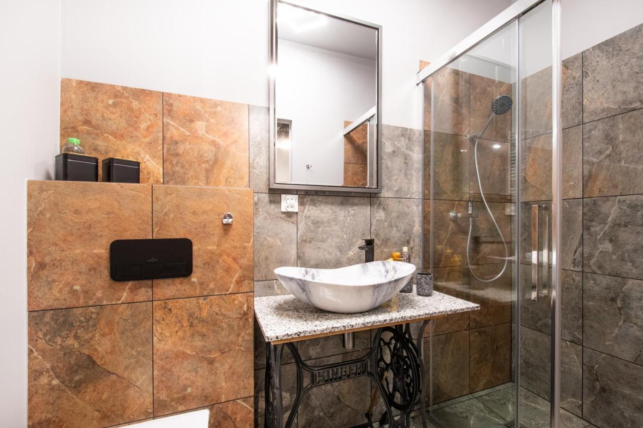 Stylowe Studio Krzemieniecka, Metro Slodowiec, Free Parking By Cosmo Spirit Warsaw Ngoại thất bức ảnh