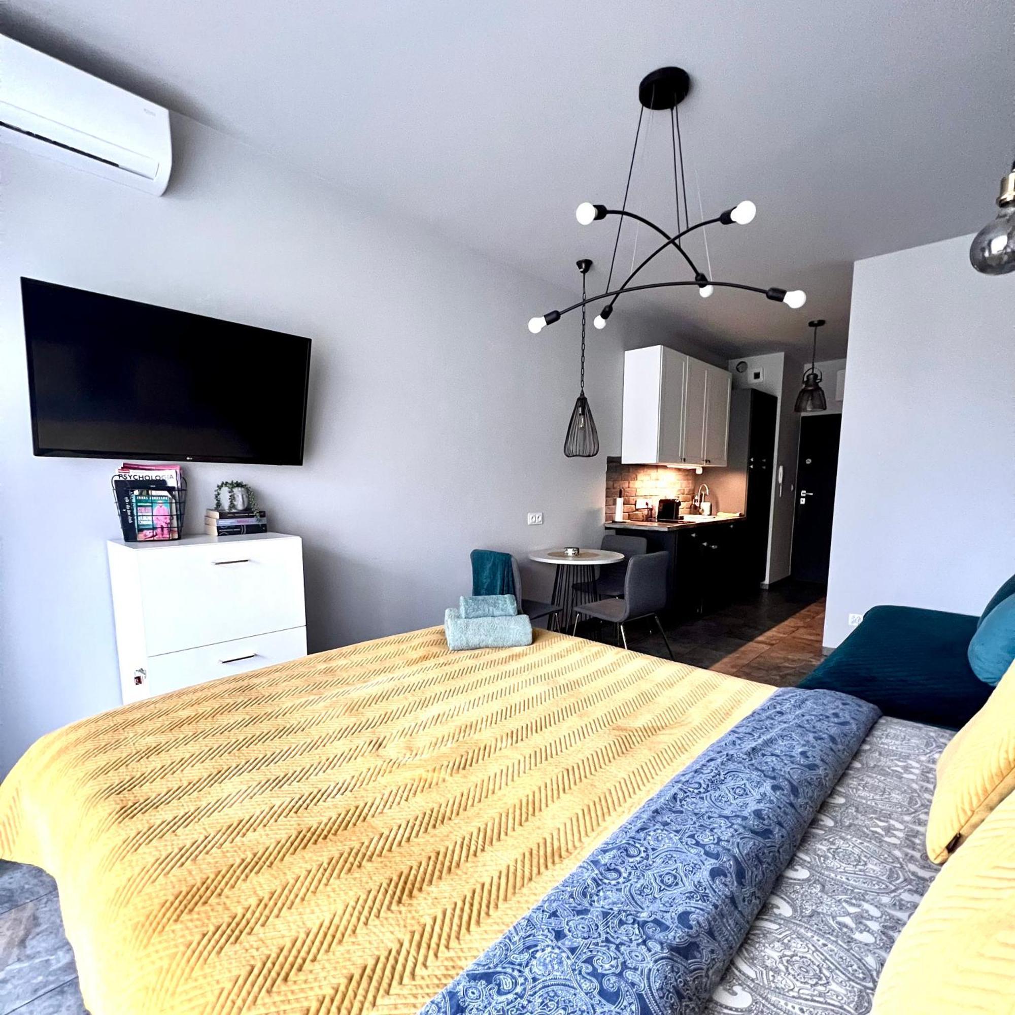 Stylowe Studio Krzemieniecka, Metro Slodowiec, Free Parking By Cosmo Spirit Warsaw Ngoại thất bức ảnh