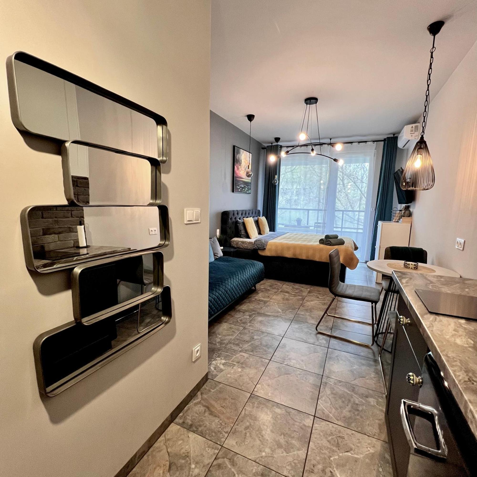Stylowe Studio Krzemieniecka, Metro Slodowiec, Free Parking By Cosmo Spirit Warsaw Ngoại thất bức ảnh